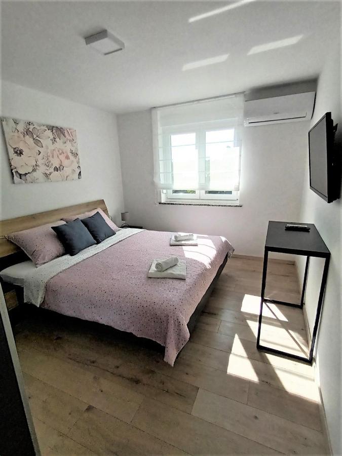 Apartman Dori Pula Luaran gambar